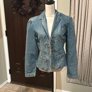 Denim Jacket Gathered Sleeves with Stylish Bodice